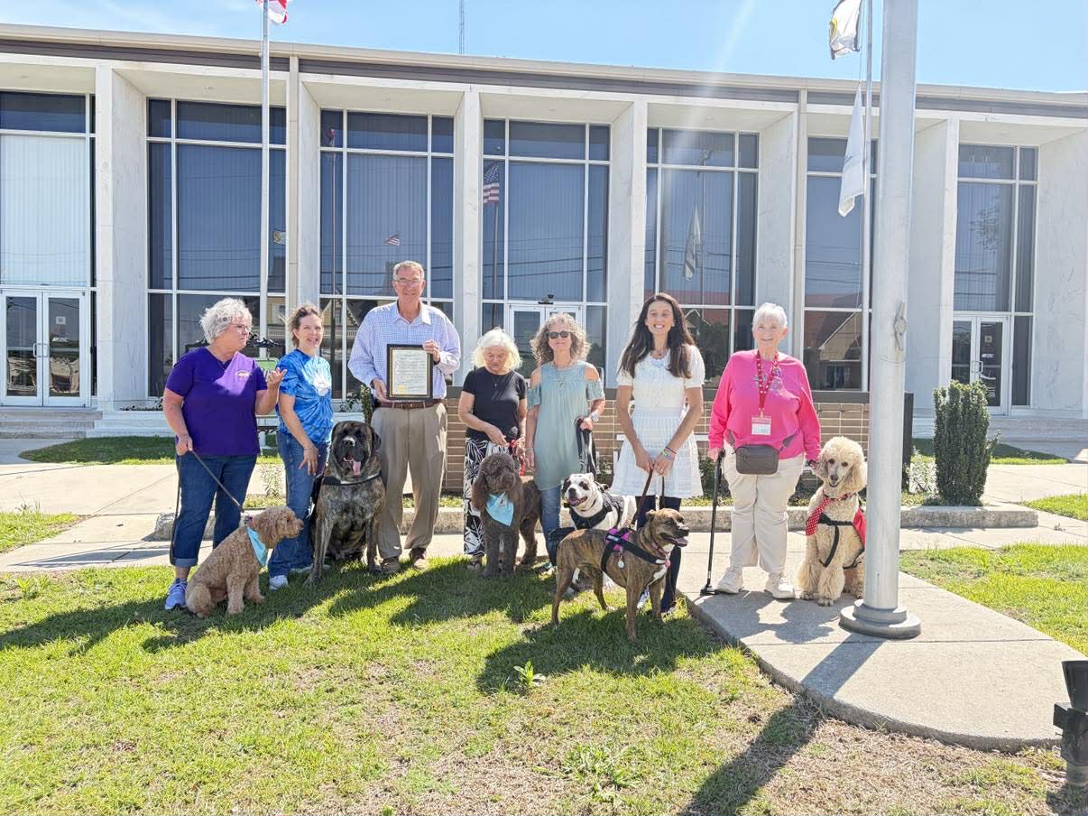 Mayor Proclaims April 30 as Therapy Animal Day in Cullman